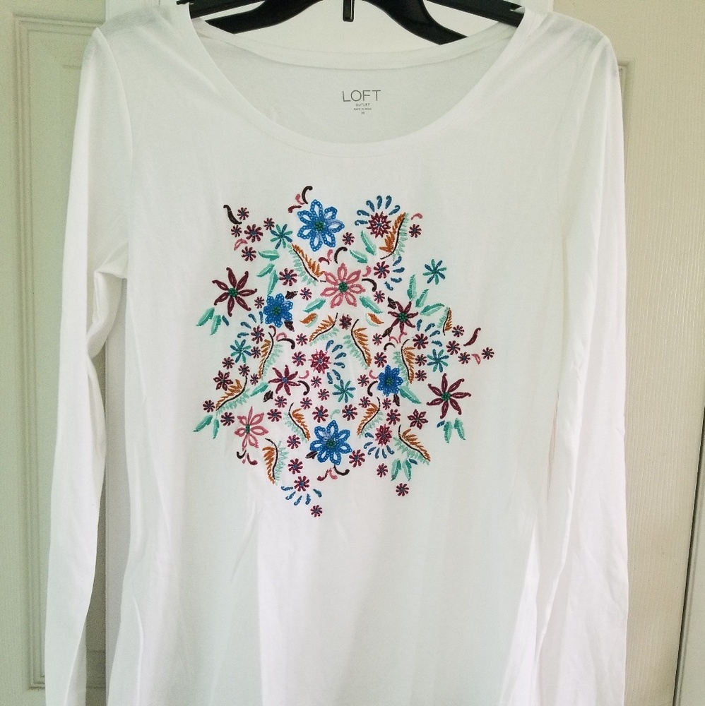 🌟3/$10 Loft Long Sleeve Top w Embroidery🌟